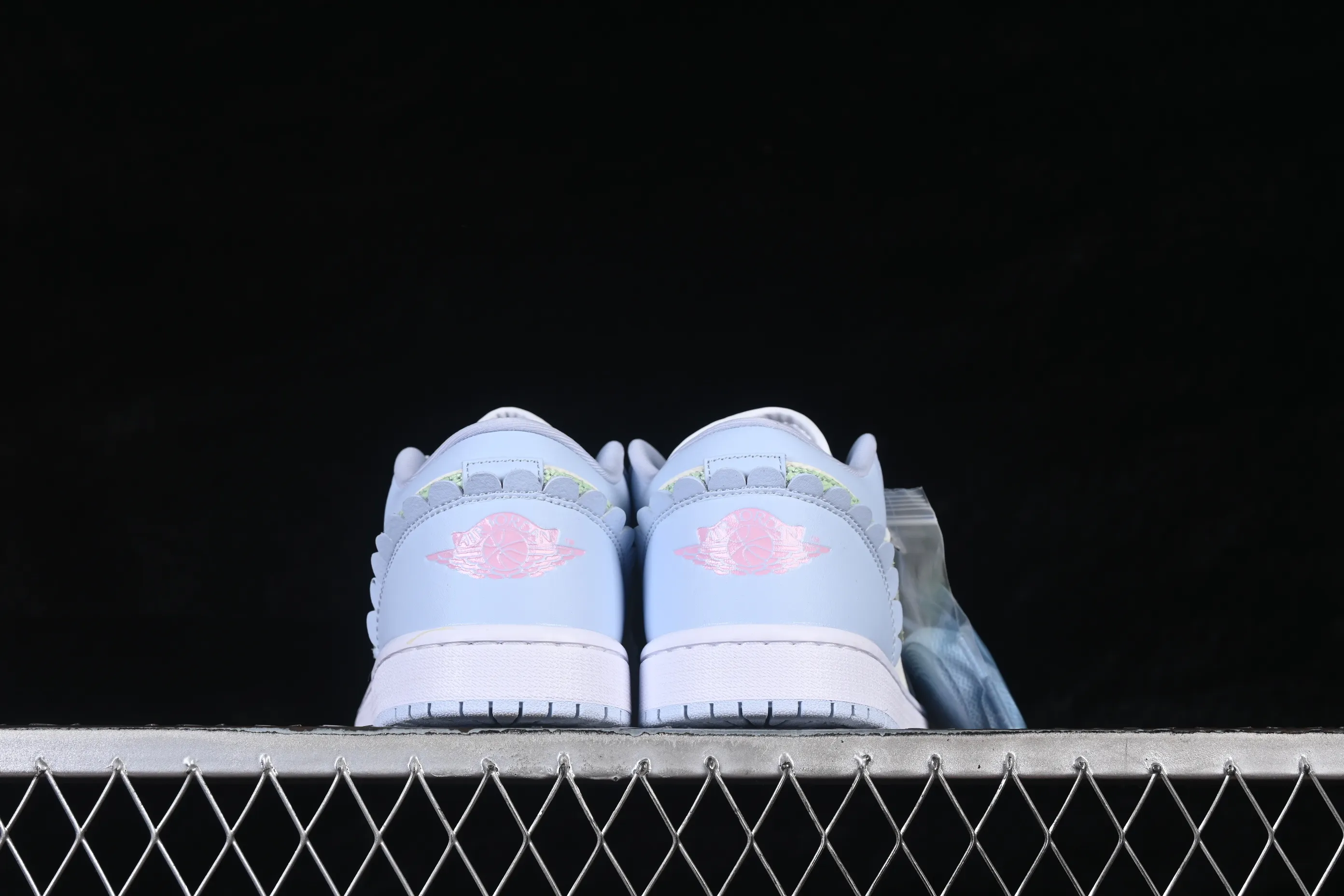 All categories Air Jordan Jordan series basketball shoes Air Jordan 1 Low Air Jordan 1 Low AJ1 Joe 1 Valentine's Day limited low-top retro cultural basketball shoes IB7113-403